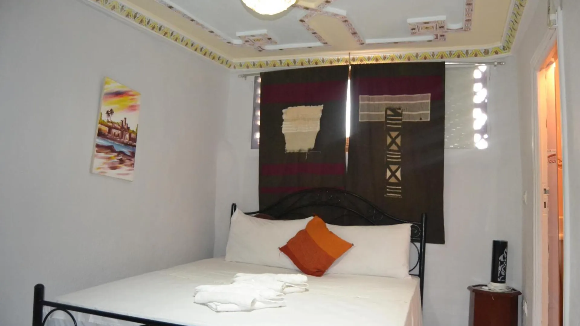 Riad El Boukhiri contacts